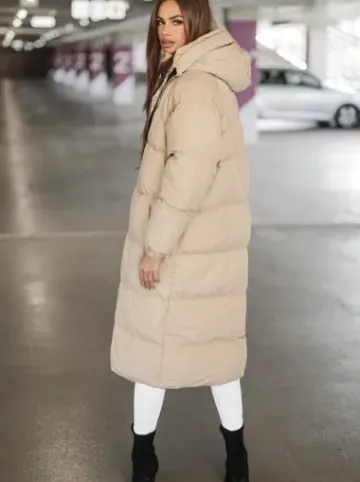Kurtka zimowa damska długa pikowana beżowa JS/5M3163/62Z^Ozonee Fashion
