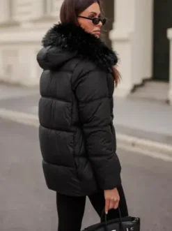 Kurtka zimowa damska z futerkiem czarna JS/5M3256/392^Ozonee Fashion