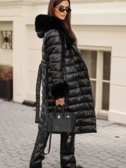 Płaszcz zimowy damski z futerkiem czarny JS/5M3160/392Z^Ozonee Outlet