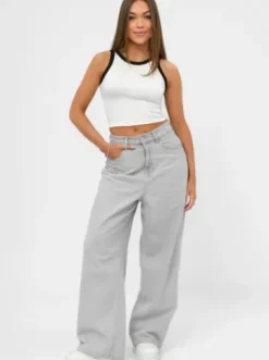 Top damski na ramiączkach biały JS/96T672/1^Ozonee Fashion